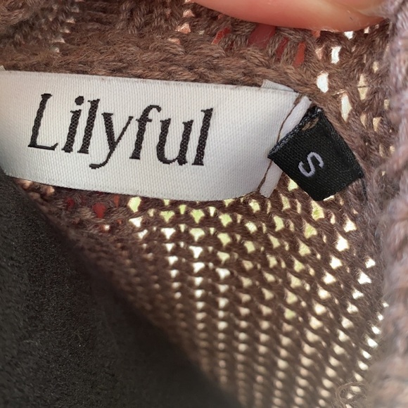 Lilyful taupe brown tan over-sized distressed sweater size Small but fits M/L - Picture 6 of 8